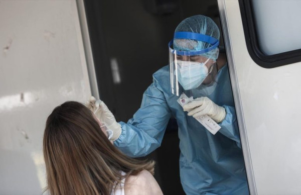 ΕΟΔΥ: Πού θα γίνουν δωρεάν rapid test την Τρίτη (25/4)