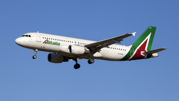 Κομισιόν: «Καμπάνα» €400 εκατ. στην Alitalia-Παραβίασε κανόνες για κρατικά δάνεια