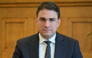 Τσουκαλάς: Αντί το αγαθό της ενέργειας να ανήκει στους πολίτες, παραδόθηκε σε πέντε ομίλους