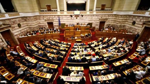 Ανταλλαγή «πυρών» εντός και εκτός Βουλής