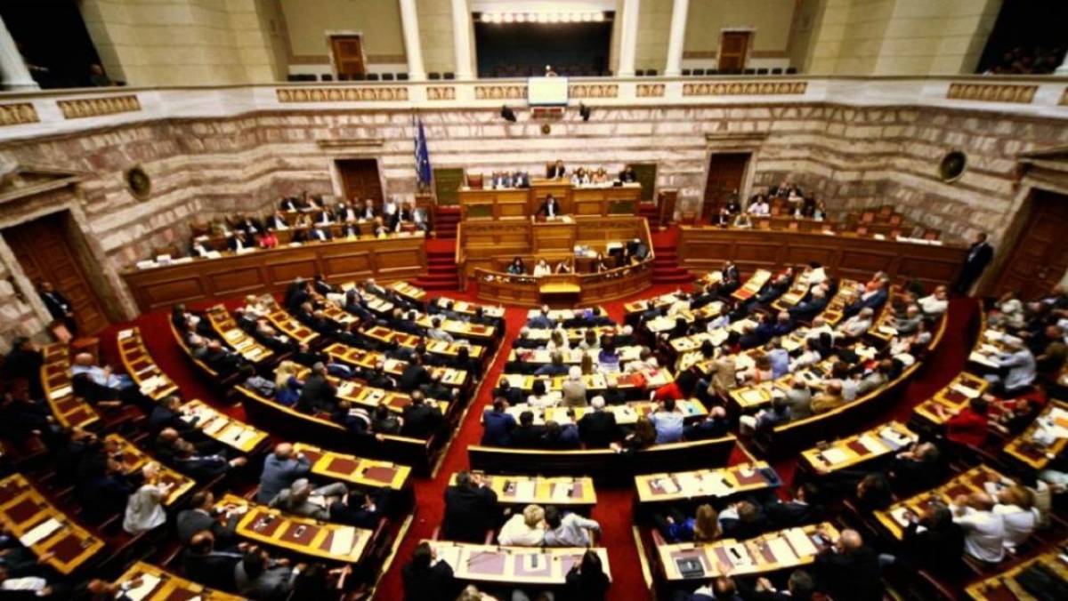 Ανταλλαγή «πυρών» εντός και εκτός Βουλής