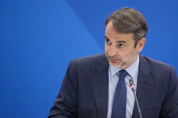 To... νέο look του Κυριάκου Μητσοτάκη