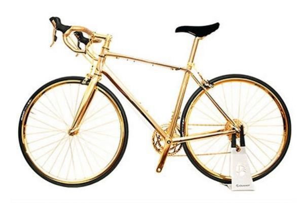 Ορθοπεταλιές...καρατίων με το πρώτο χρυσό ποδήλατο