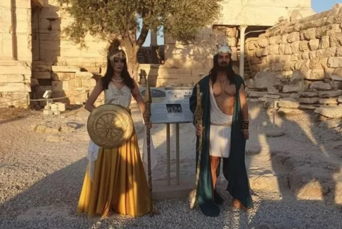 Ακρόπολη: ΕΔΕ για άτομα που εμφανίστηκαν με… χλαμύδες