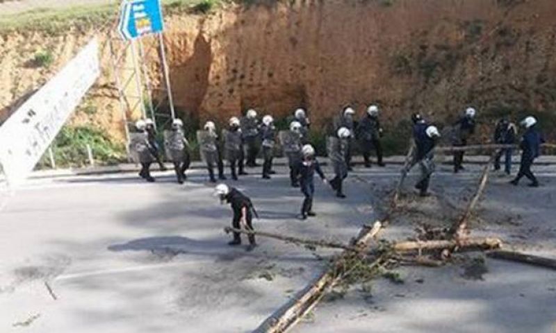 Σκουριές: Επεισόδια με διαδηλωτές-Τα ΜΑΤ τους απομακρύνουν από το σημείο