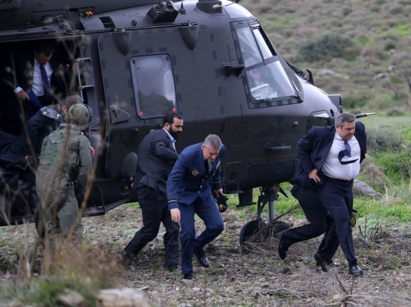 Κως: Με αποδοκιμασίες η επίσκεψη Καμμένου-Δεν τον άφηναν να προσγειωθεί