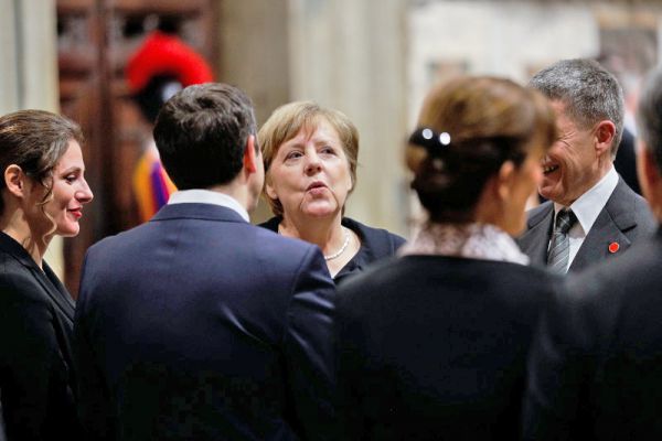 Το... παράπονο της Μέρκελ στην Μπέτυ Μπαζιάνα