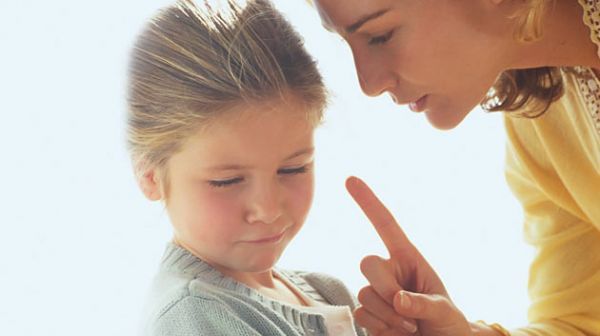 7 εγγυημένα κόλπα για να κάνετε το παιδί σας να σας ακούει με την πρώτη