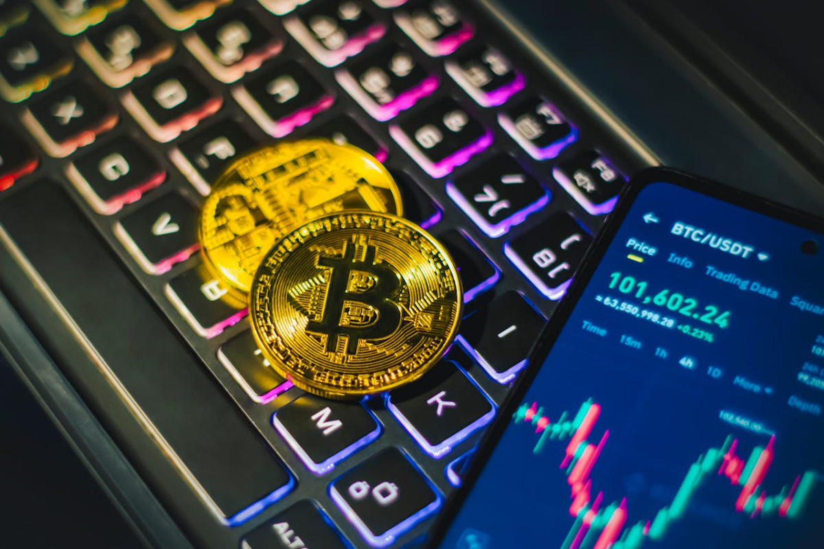 Το «παράδοξο» του Bitcoin: Γιατί παρά την τεχνική πτώση, οι επενδυτές παραμένουν αισιόδοξοι