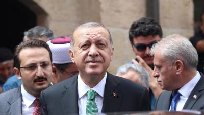 Μέτρα στήριξης της οικονομίας, αλλά και διώξεις στο σχέδιο Ερντογάν