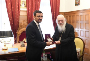 Συνάντηση υφυπουργού Προστασίας του Πολίτη-Αρχιεπισκόπου Ιερώνυμου-Ρόλος Εκκλησίας στα σωφρονιστικά ιδρύματα