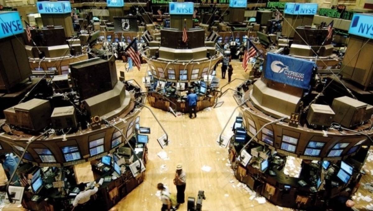 Wall Street: Σε τροχιά ρεκόρ ο Dow