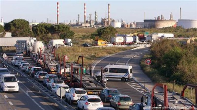 Με δελτίο των €20 η βενζίνη στη Γαλλία