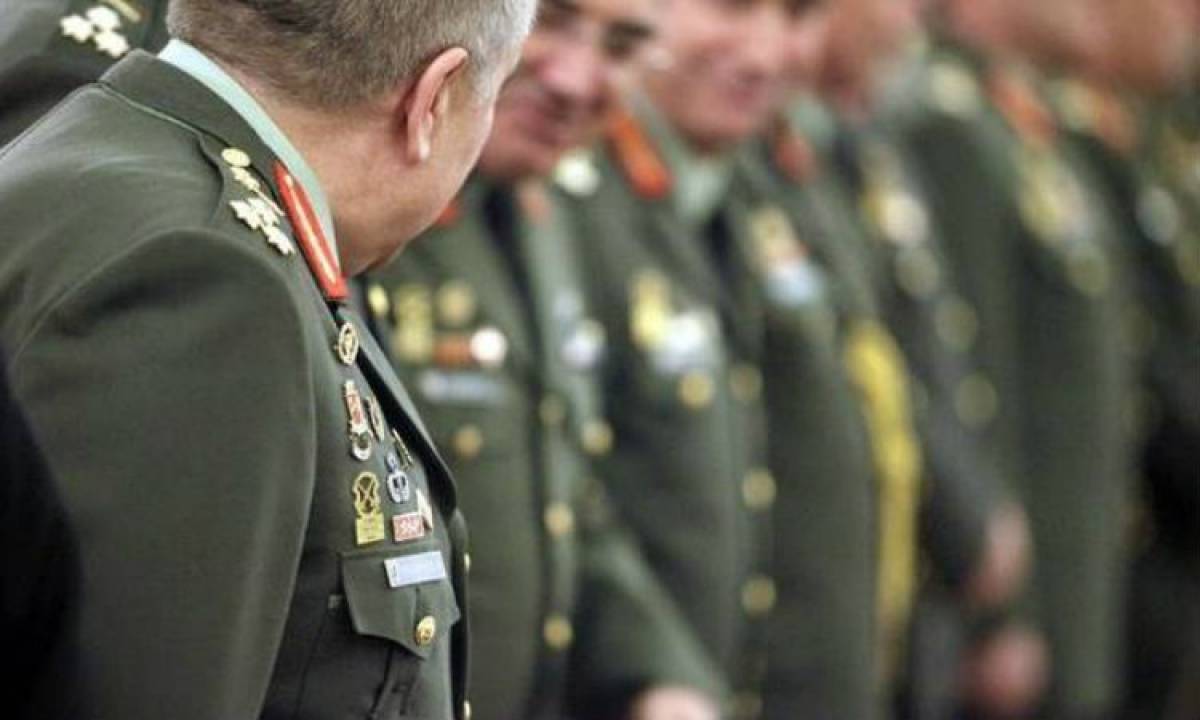 Έρευνα: Εμπιστοσύνη των Ελλήνων σε στρατό, αστυνομία-Στον... πάτο τα κόμματα!