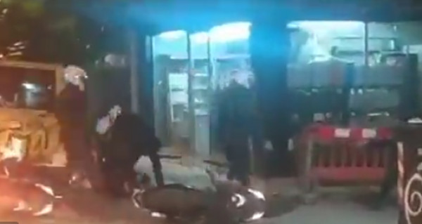 Αστυνομικοί ξυλοκόπησαν συλληφθέντα στην πλατεία Βικτωρίας- Έρευνα της ΕΛΑΣ