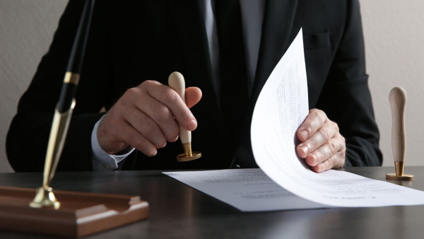 Έκρηξη στις συμβολαιογραφικές πράξεις το 2024: +14,8% το 2024 και άνοδος 79,5% στη δεκαετία