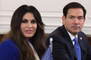 Associated Press: Τραμπ και Ρούμπιο εξετάζουν την απομάκρυνση της Κίμπερλι Γκιλφόιλ από την Ελλάδα