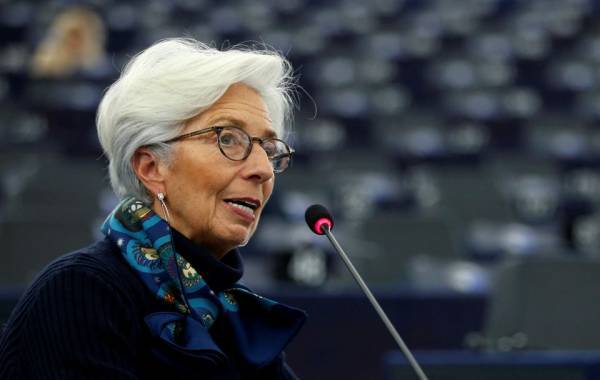 Αποστάσεις απ'τη Fed κρατά η Λαγκάρντ-Στο 3,2% ο πληθωρισμός ευρωζώνης