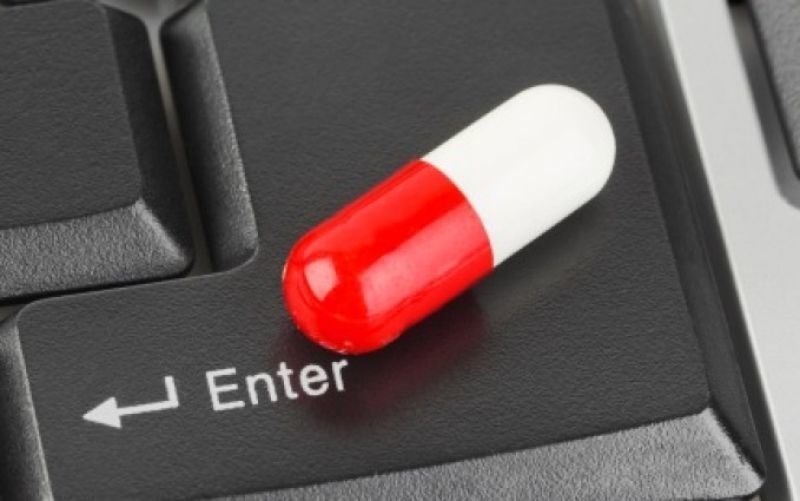 Λιανέμποροι αντιδρούν για τα e-shop των φαρμακείων- Τσιμουδιά για τα δικά τους "καπέλα"