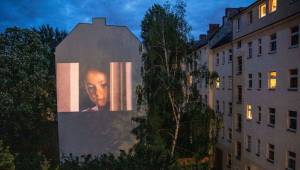 Windowflicks: Στο Βερολίνο βλέπουν ταινίες.. από το παράθυρό τους!