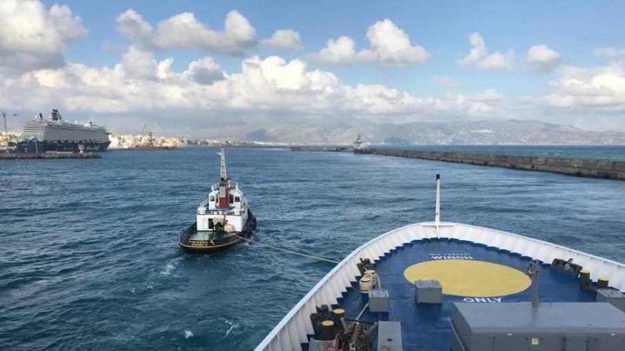 Το Superferry επέστρεψε λόγω βλάβης στη Ραφήνα