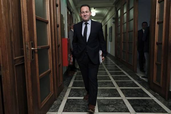 Πέτσας: Έρχεται νομοσχέδιο «έκπληξη» - Οι προτεραιότητες στα ΜΜΕ