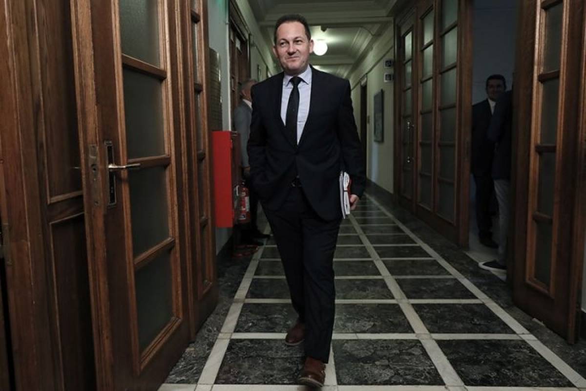 Πέτσας: Έρχεται νομοσχέδιο «έκπληξη» - Οι προτεραιότητες στα ΜΜΕ