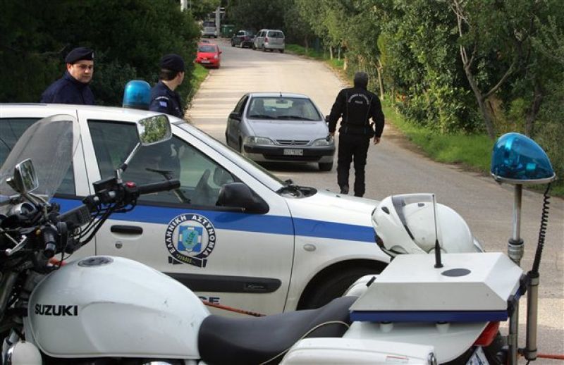 Τους έπιασε η αστυνομία... ενώ έσκαβαν για να βρουν χρυσές λίρες