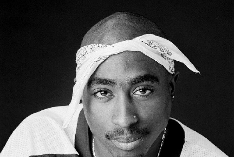 Tupac: Οι θεωρίες συνωμοσίας γύρω από τη δολοφονία του θρύλου της ραπ