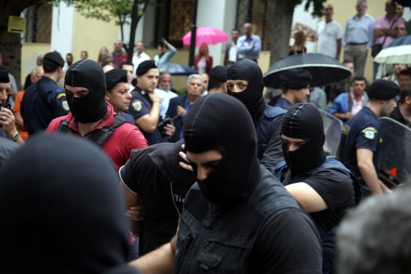 Στον ανακριτή οι συλληφθέντες βουλευτές της Χρυσής Αυγής