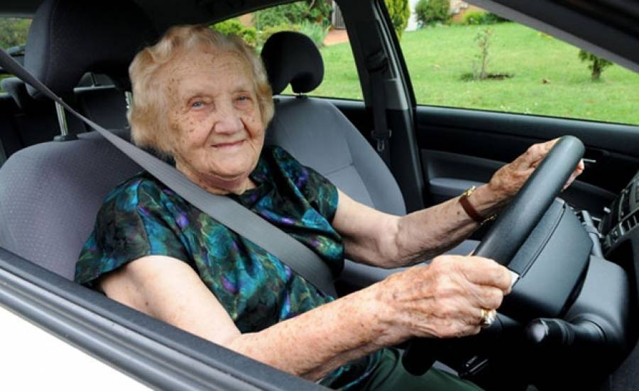 Οι ηλικιωμένοι οδηγοί στο «στόχαστρο» του υπουργείου Μεταφορών