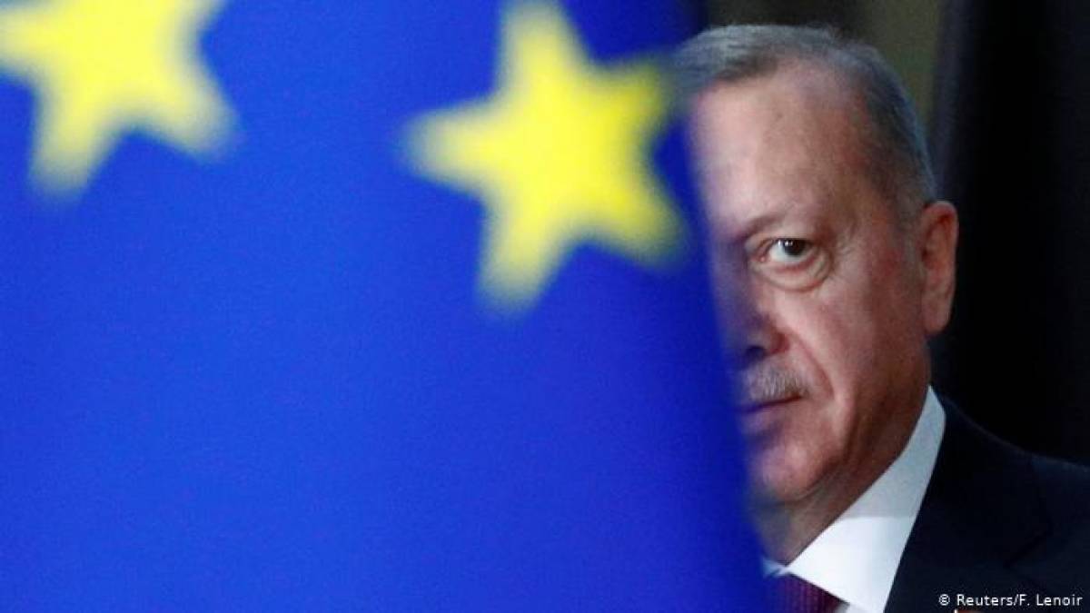 Το EURO και το φλερτ με αυταρχικούς ηγέτες