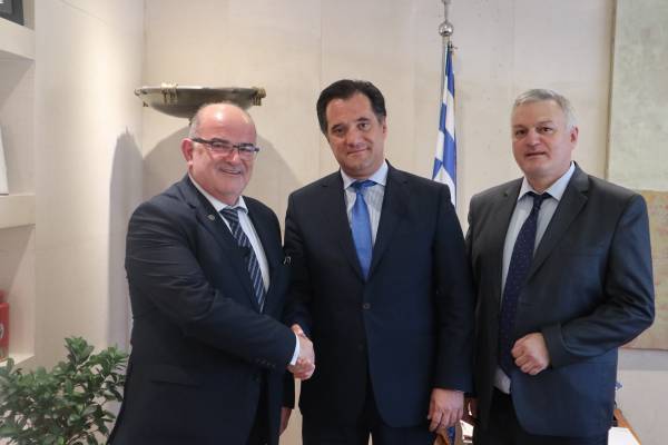 Γεωργιάδης: Λαμβάνουμε σοβαρά υπόψη τη γνώμη των εκπροσώπων μικρομεσαίων επιχειρήσεων