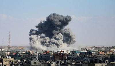 Νέοι σφοδροί βομβαρδισμοί στη Ράφα- Διαπραγματεύσεις in extremis για εκεχειρία