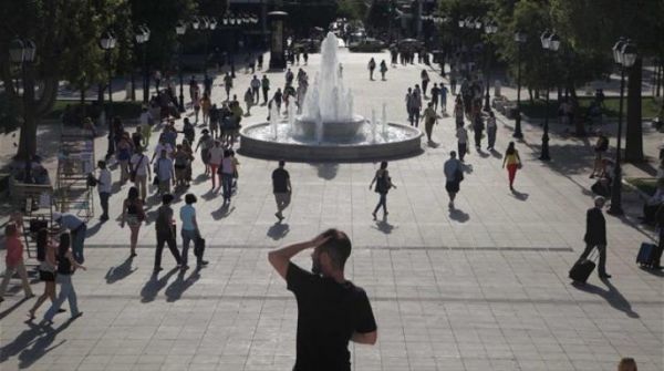 ΟΟΣΑ: Η ανεργία στην Ελλάδα θα παραμείνει περί το 27% έως το τέλος του ‘15- "Απαγορευτική" η περαιτέρω μείωση μισθών