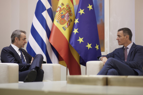 Στρατηγική σύμπλευση Ελλάδας–Ισπανίας εν μέσω διεθνών αναταράξεων