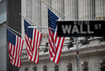 Τεχνολογική άνοδος στη Wall Street, αλλά εβδομαδιαίες απώλειες