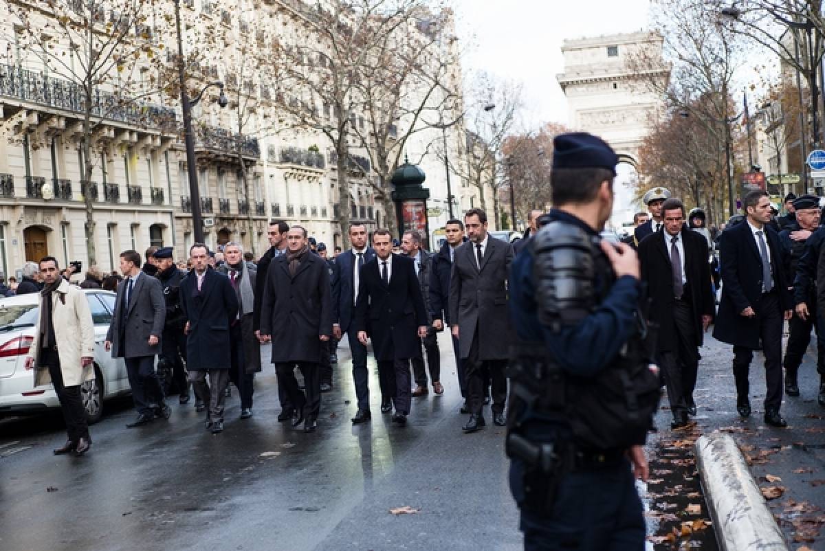 Παρέμβαση Μακρόν για συνάντηση των «κίτρινων γιλέκων» με τον πρωθυπουργό