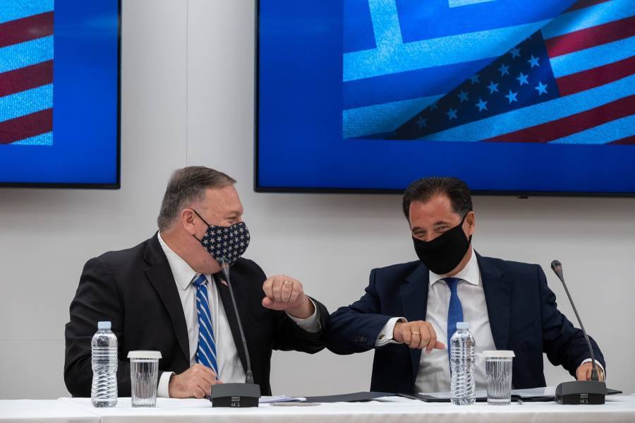 Γιατί δεν καταργείται και ο χαιρετισμός της αγκωνιάς;