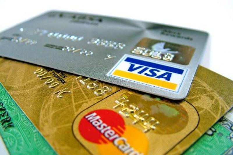 Capital controls: Εκτόξευση του πλαστικού χρήματος – χτύπημα στην παραοικονομία