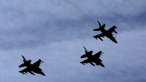 Συνεχίζονται οι παραβιάσεις και εικονικές αερομαχίες στο Αιγαίο