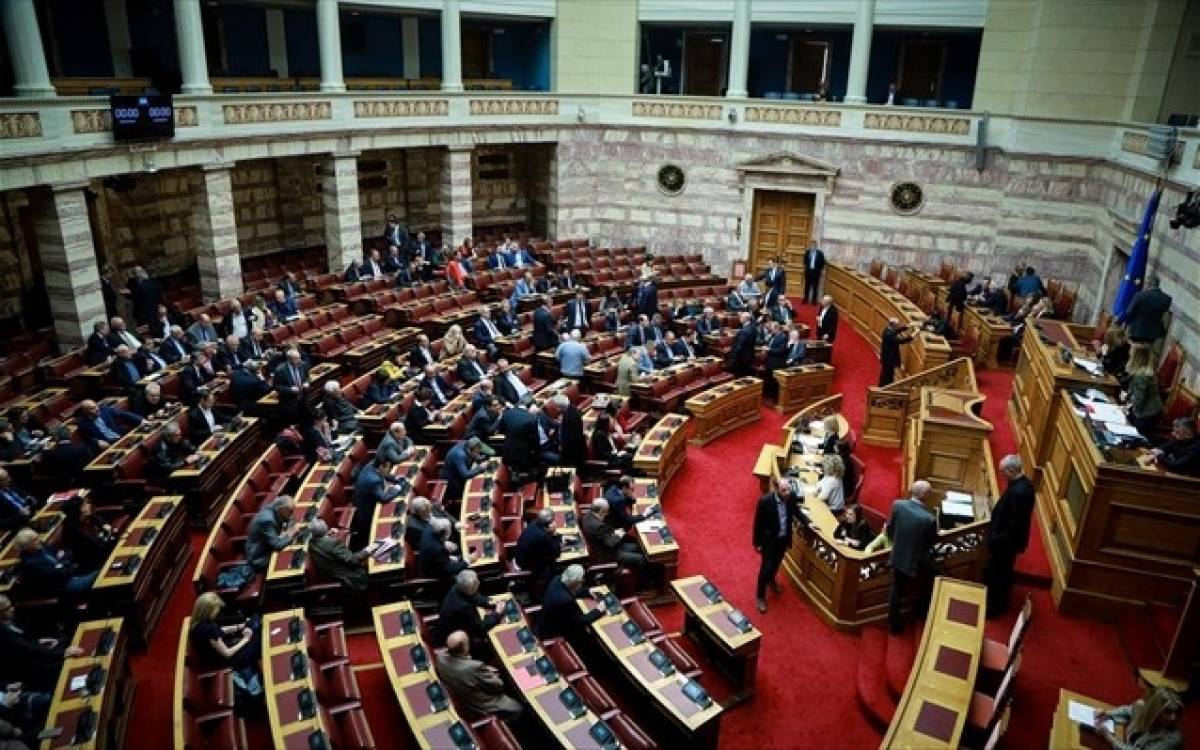 Στη Βουλή δικογραφίες νυν και πρώην υπουργών