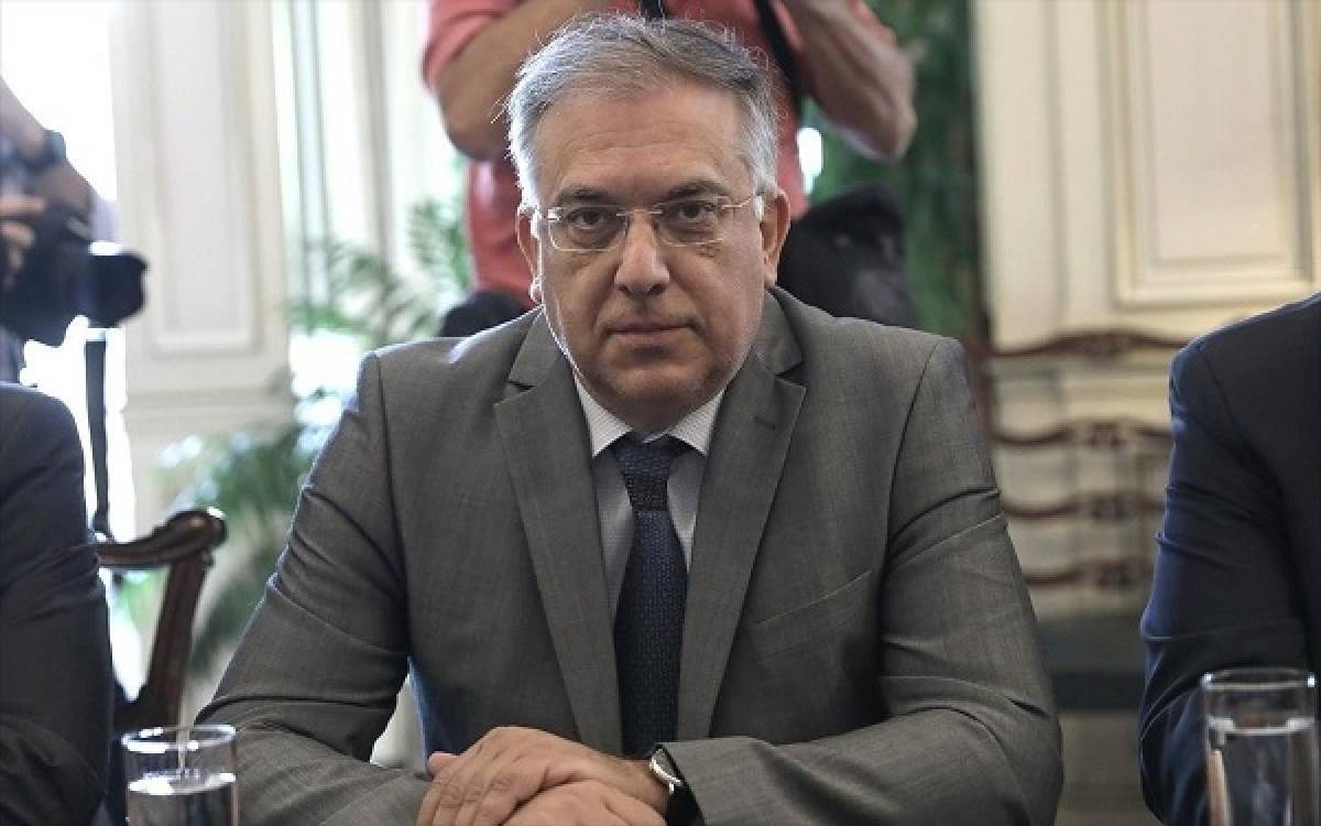 Θεοδωρικάκος για τραπεζοκαθίσματα: Η αύξηση χώρου θα γίνεται με όρους