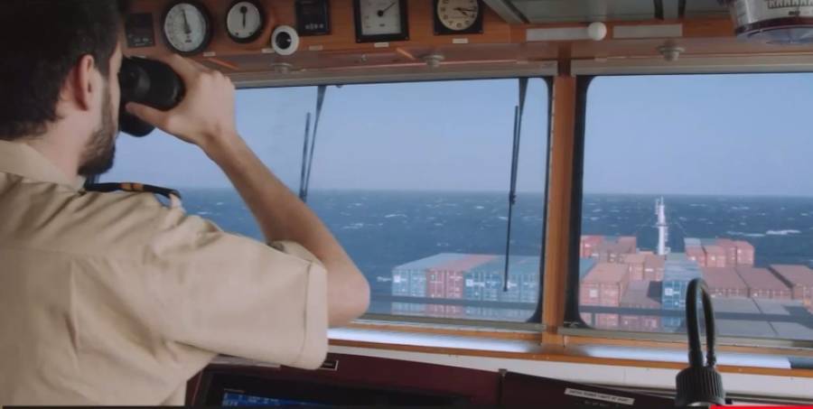 Ευχές στέλνουν οι Έλληνες ναυτικοί από τα πλοία