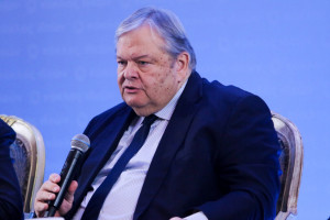 Το ΠΑΣΟΚ ανοίγει τη συζήτηση για τη συνταγματική αναθεώρηση - Ο Βενιζέλος θέτει το «πλαίσιο»