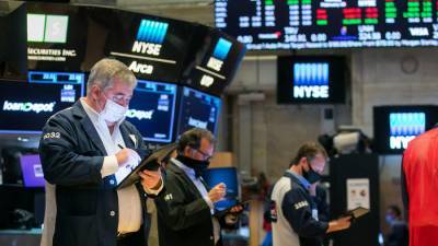 Wall Street: Διπλό ρεκόρ στον απόηχο των θετικών μάκρο