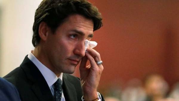 Καναδάς: Ο Τριντό «έχασε» το δεξί του χέρι