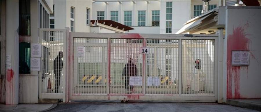 Δύο συλλήψεις για την επίθεση «Ρουβίκωνα» στην πρεσβεία των ΗΠΑ