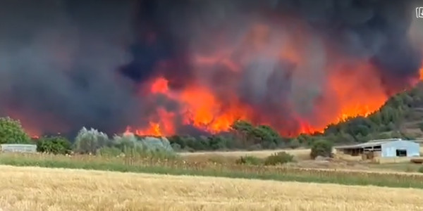 Αλεξανδρούπολη: Εκκενώνονται και άλλοι οικισμοί- Ενεργοποιήθηκε η Υπηρεσία Copernicus-Οδηγίες γιατρών