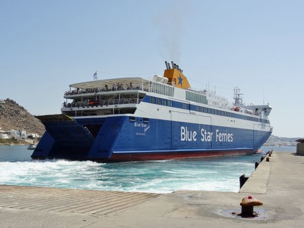Blue Star Ferries: Εκπτώσεις 50% σε φοιτητές